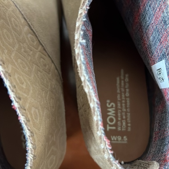 Toms Leila Suede Embossed Ankle Booties Size 9.5 - Picture 6 of 12